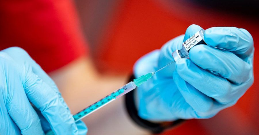 Auch wenn sich geimpfte Menschen mit dem Coronavirus infizieren, hilft die Spritze.