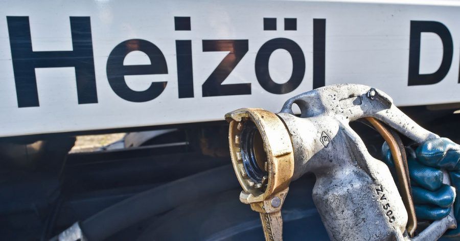 Anlieferung per Tanklastwagen: Etwa jede vierte Wohnung in Deutschland wird mit Öl beheizt.