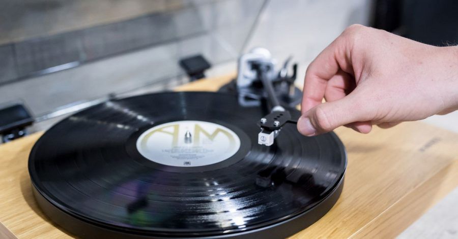 Wer alte Schallplatten hat, kommt womöglich auf die Idee, diese noch möglichst gewinnbringend zu verkaufen - doch das Erlöspotenzial ist gering.