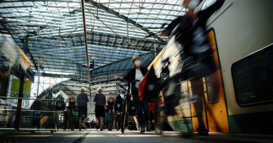 Bahnreisende brauchen aufgrund drohender Streiks womöglich bald viel Geduld. Bei Verspätungen und Zugausfällen können sie sich jedoch einen Teil der Kosten für das Ticket zurückholen.