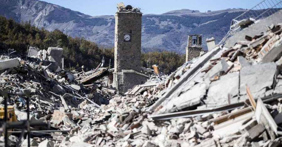 Fünf Jahre nach dem verheerenden Erdbeben in Mittelitalien gedenken Politiker und Vertreter aus Kirche und Gesellschaft in Amatrice der Katastrophe von 2016.