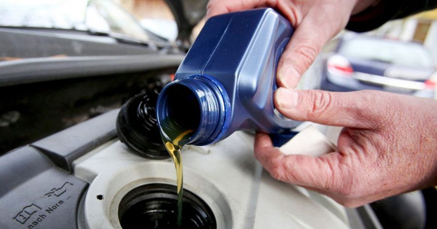 Es gibt eine Vielzahl an Motorölen. Egal welches Sie wählen, die Herstellerangaben sollten berücksichtigt werden.