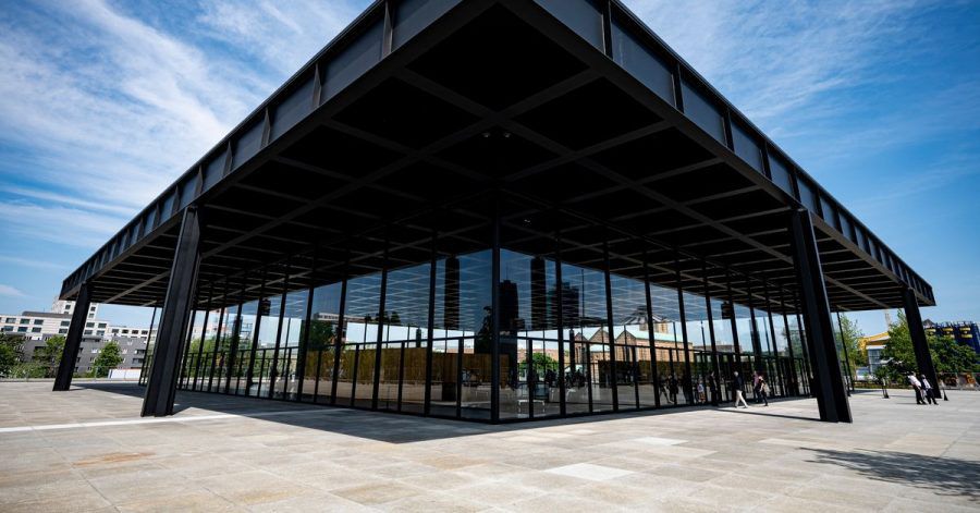 Die Neue Nationalgalerie in Berlin öffnet wieder ihre Türen für Besucher.