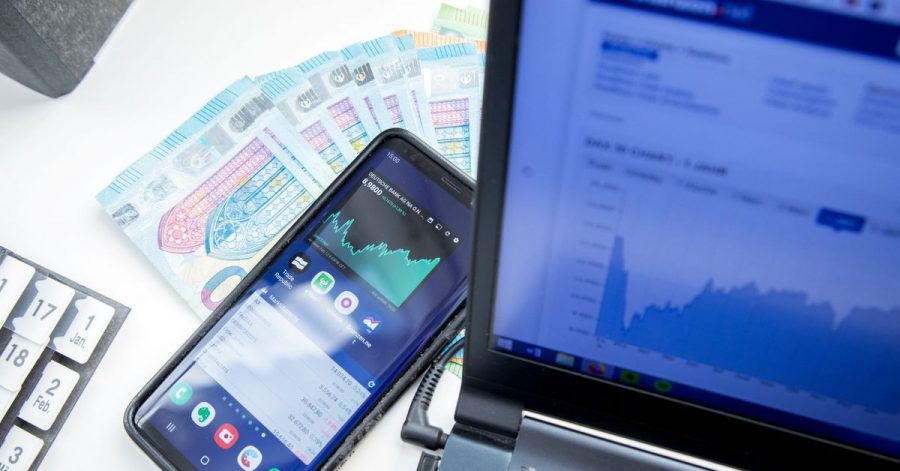 Fondsvermittler im Internet sind für Kunden oft günstig. Manche beteiligen Kunden sogar an Provisionen.