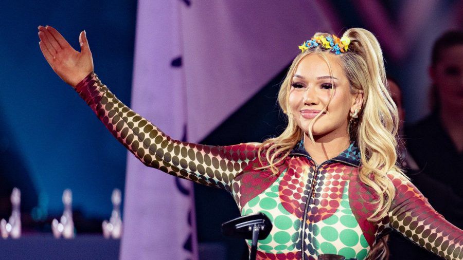 Shirin David hat mit gebrochenem Knöchel moderiert. (jom/spot)