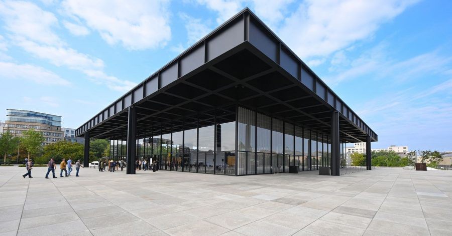 Die Neue Nationalgalerie, nach Plänen des Architekten Ludwig Mies van der Rohe erbaut und nun instandgesetzt.