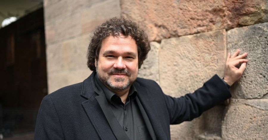 Der Vertrag von Intendant Joern Hinkel wurde vor kurzem um drei Jahre verlängert.