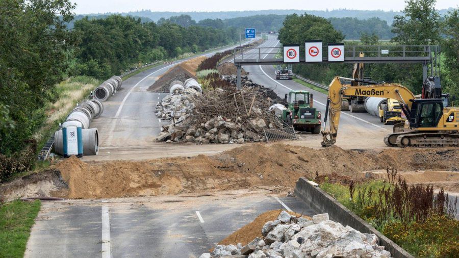 Auch Autobahnen wurden bei der Flutkatastrophe im Juli schwer beschädigt. (ili/spot)