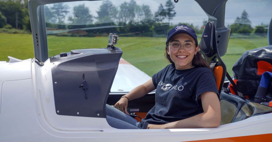 Die belgische Pilotin Zara Rutherford will in einem Shark Ultralight Flugzeug um die Welt fliegen.