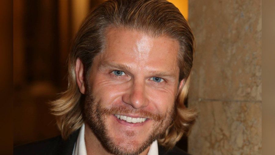 Paul Janke mixt bei "Bachelor in Paradise" wieder die Drinks. (eee/spot)