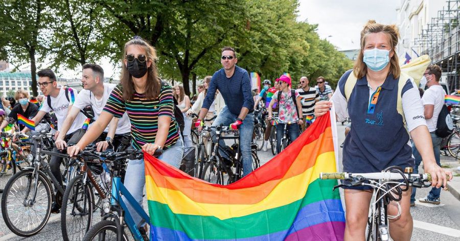 Der diesjährige CSD - einmal mehr auf dem Fahrrad - stand unter dem Motto: «Keep on fighting. Together».