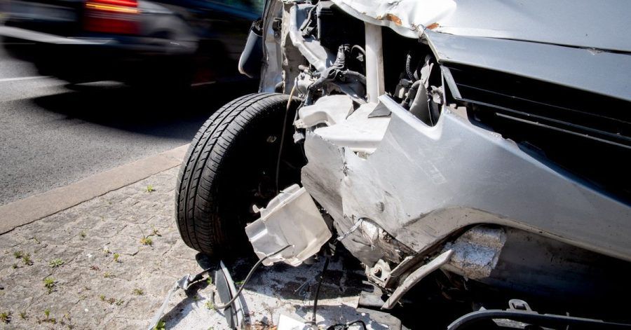 Ärgerlicher Blechschaden: Wer im Ausland einen Unfall hat, sollte gut vorbereitet sein. Obwohl sich bei der Unfallabwicklung einige Dinge wie in Deutschland verhalten, gibt es doch Besonderheiten.