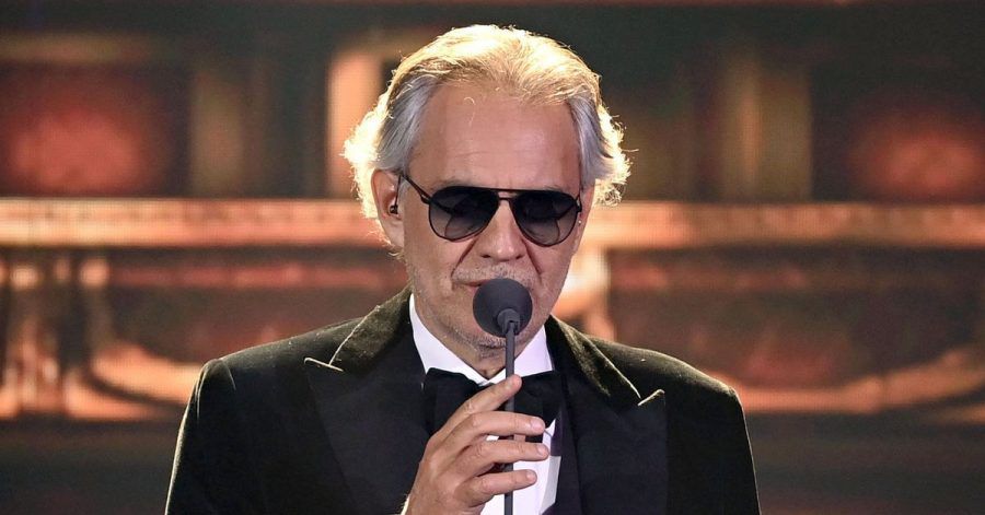 Andrea Bocelli sucht direkten Kontakt.