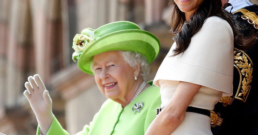 Königin Elizabeth II. und Herzogin Meghan 2018 in Chester.