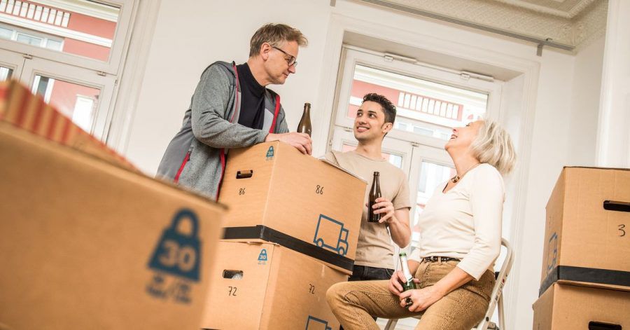 Ziehen Rentner um, müssen sie ihre neue Adresse dem Renten Service mitteilen.
