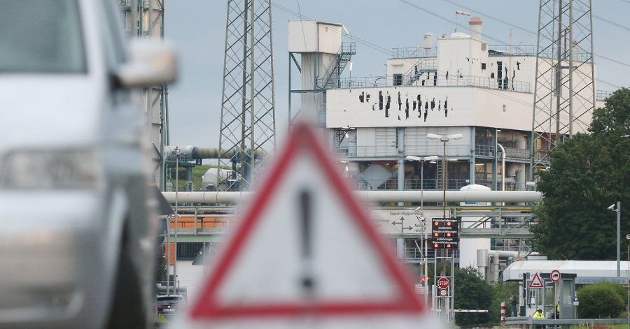 Nach der Explosion in Leverkusen geht die Suche nach zwei Vermissten weiter.