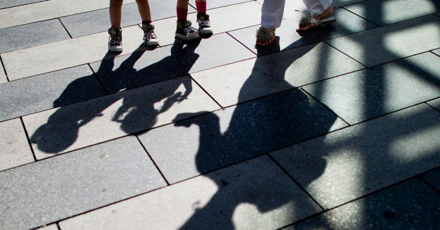 Hetzen Großeltern offenkundig feindselig vor den Enkeln gegen die einstige Schwiegertochter oder den Schwiegersohn kann sie das das Umgangsrecht mit den Enkeln kosten.