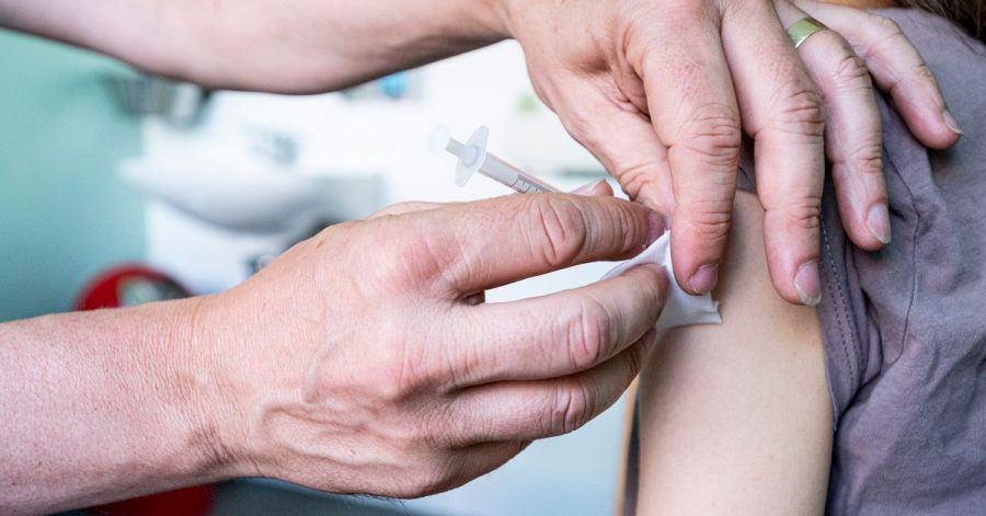 Kinder ab 12 Jahren und Teenager können sich gegen das Coronavirus impfen lassen.