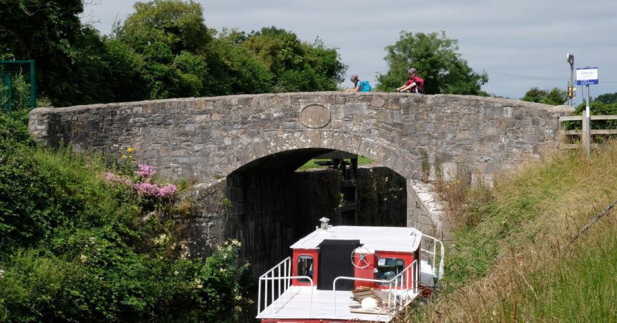 Zwischen Maynooth und Kilcock zeigt der Royal Canal Greenway stellenweise ein Irland wie im Bilderbuch.