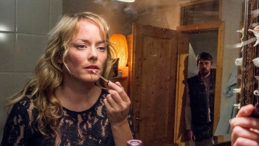 "Königin der Nacht": Wenn Inge (Silke Bodenbender) sich für den Job bereit macht, ist das wie ein Übergang von einem zum anderen Leben. (cg/spot)