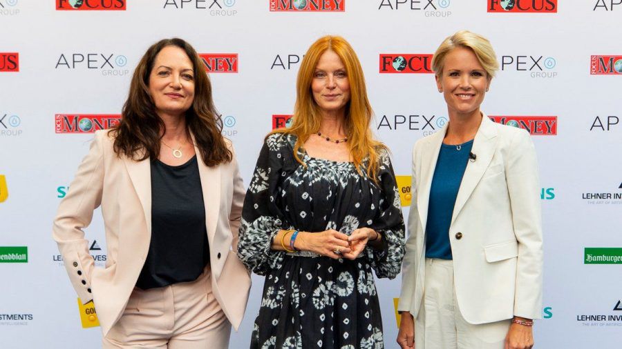 Frauenpower beim EuroMinds-Wirtschaftsgipfel: Natalia Wörner, Esther Schweins und Stephanie zu Guttenberg (v.l.n.r.) (eee/spot)