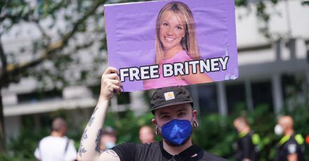 Ein Fan von Britney Spears beim Christopher Street Day im Juli in Berlin.