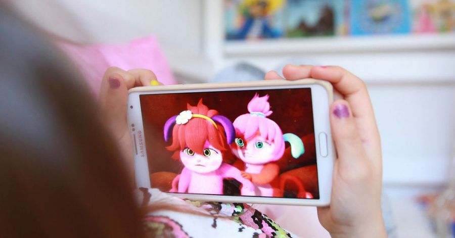 Google will einige Neuerungen für mehr Jugendschutz einführen. YouTube etwa deaktiviert für unter 18-Jährige die automatische Wiedergabe und schaltet zugleich Pausen- und Schlafenszeiterinnerungen ein