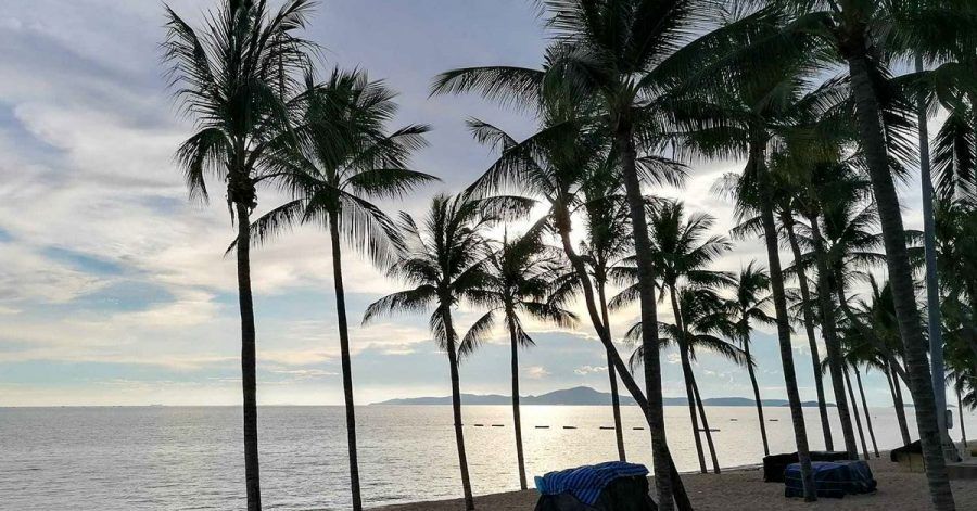 Die Strände von Pattaya dürften vorerst leer bleiben. Hohe Corona-Zahlen lassen den Tourismus-Neustart wieder in die Ferne rücken.