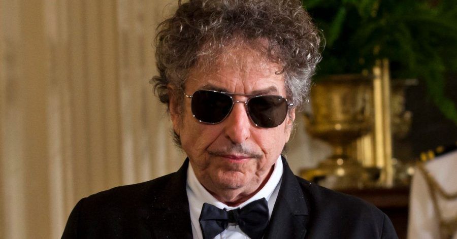 Bob Dylan im Weißen Haus. Der US-Sänger und Literaturnobelpreisträger weist 56 Jahre alte Missbrauchsvorwürfe gegen ihn zurück.