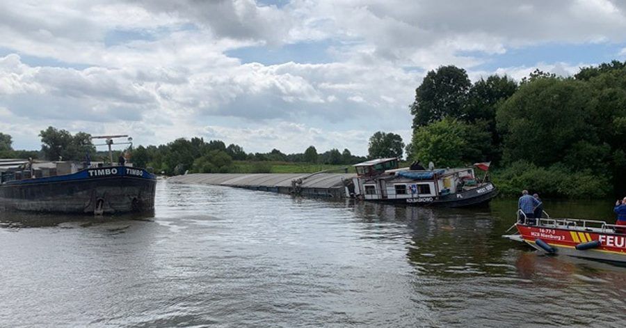 Nach einer Kollision auf der Weser ist ein mit Mais beladenes Schiff untergegangen.