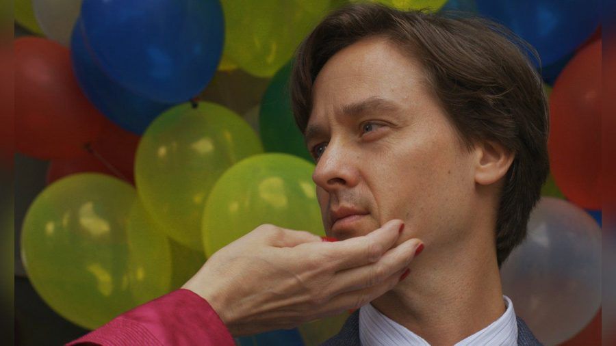 Tom Schilling in "Fabian oder Der Gang vor die Hunde". (mia/spot)
