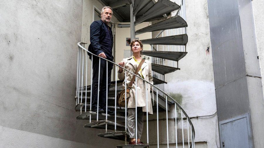 Die Frankfurter-Ermittler Paul Brix (Wolfram Koch) und Anna Janneke (Margarita Broich) im ersten "Tatort" der neuen Saison "Wer zögert, ist tot". (dr/spot)