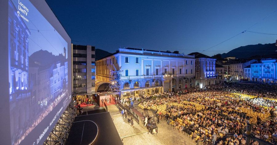 Zuschauer auf dem Piazza Grande 2019 beim Internationalen Filmfestival Locarno.