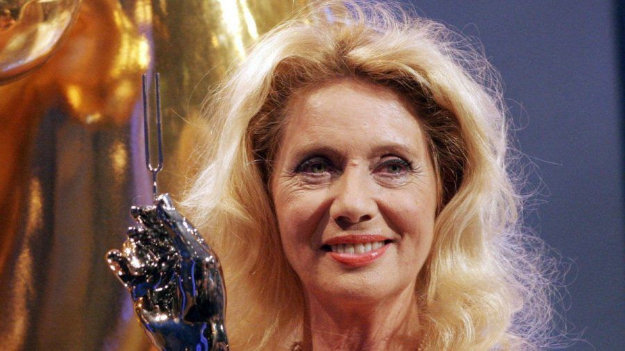 Margot Eskens mit der Goldenen Stimmgabel im Jahr 2005. (dr/spot)