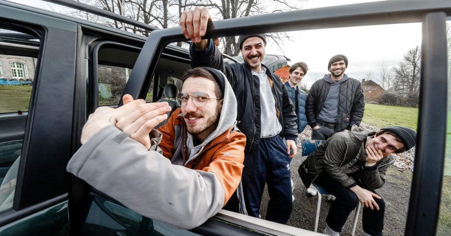 Die Indie-Rock-Band Leoniden hat es an die Spitze der Charts geschafft.