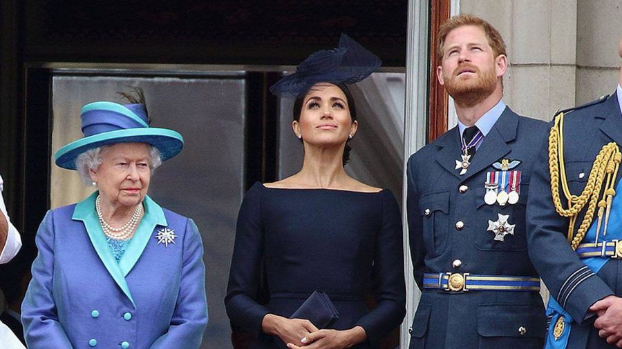 Die Queen mit Herzogin Meghan und Prinz Harry auf dem Balkon des Buckingham Palasts. (hub/spot)