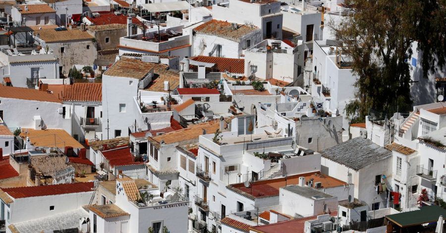 Aufgrund der hohen Corona-Infektionszahlen lässt die Regierung von Ibiza nun ausländische «Spione» illegale Partys aufspüren.