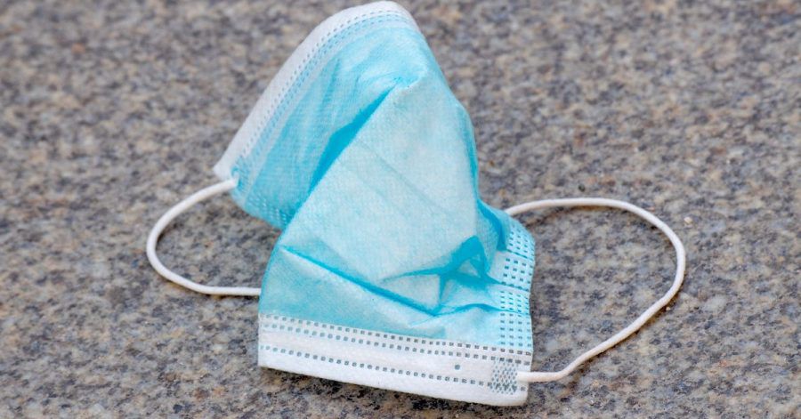Wer bei der Arbeit Kontakt mit Kunden hat, muss auf Anordnung des Arbeitgebers zum Schutz vor Infektionen mit dem Coronavirus Maske tragen.