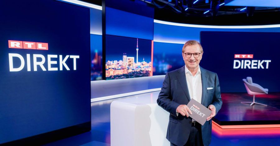 Moderator Jan Hofer steht im Studio der Nachrichtensendung «RTL Direkt».