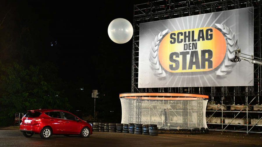 Videos "Schlag den Star": Thomalla schlägt Burdecki - Zwischenfall mit Flitzer