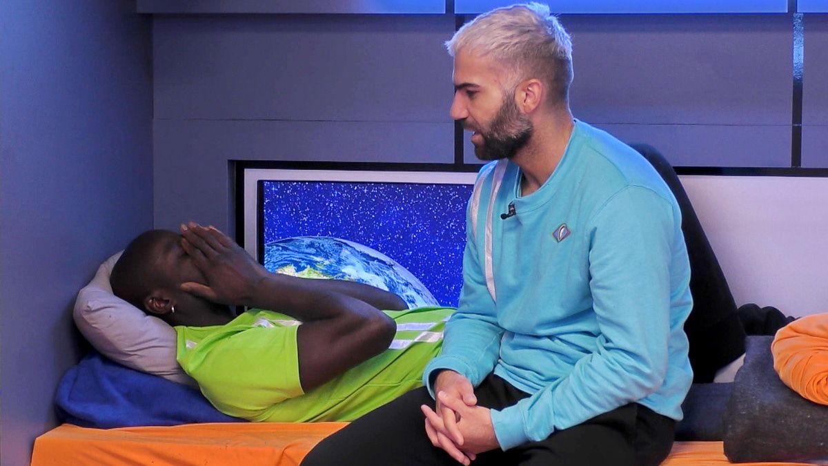 "Promi Big Brother": Paco mit neuem Look - Bäcker Uwe legt Hand an
