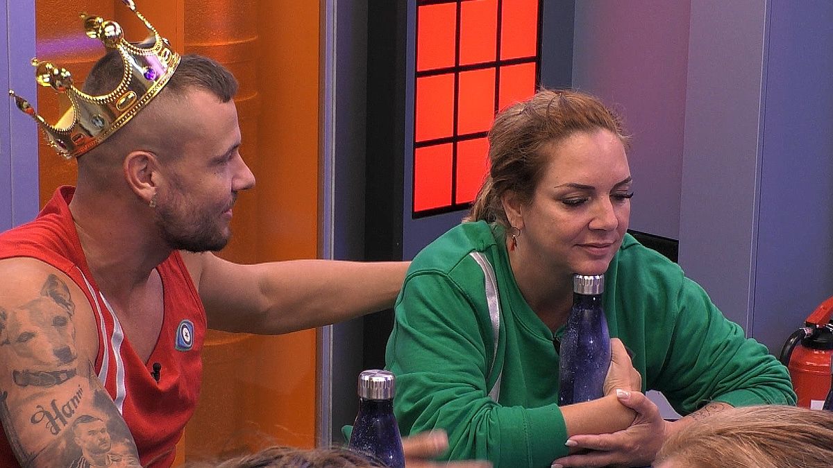 Felix Ist 10 Jahre Seine Schwester Halb So Alt Lösung Felix Lobrecht: So wichtig sind sein Bruder und seine Schwester