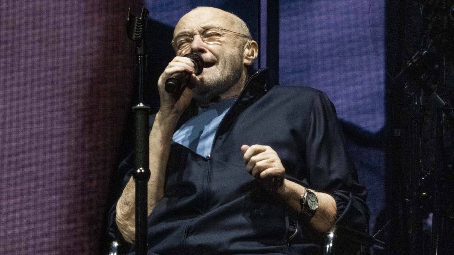 Phil Collins in Birmingham auf der Bühne. (mia/spot)