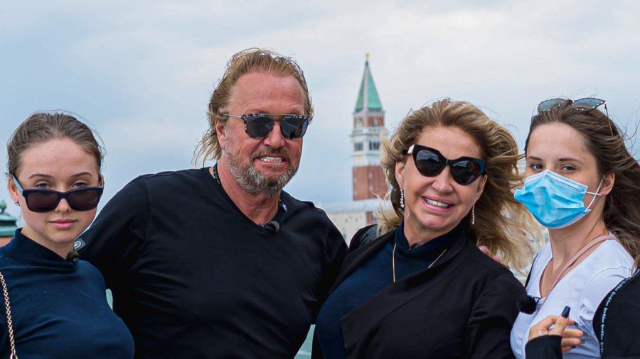 Shania, Robert, Carmen und Davina Geiss (v.l.n.r.) im Hafen von Venedig. (tae/spot)
