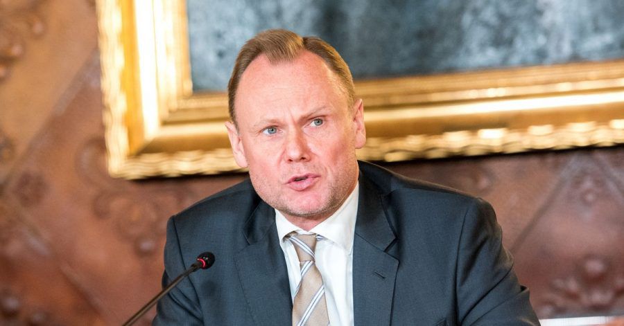 Nach einer Beleidigung von Hamburgs Innensenator Andy Grote (SPD), wurde bei einem Twitteruser die Wohnung durchsucht.