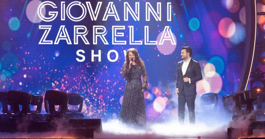 Die britische Sopranistin Sarah Brightman und der Sänger Giovanni Zarrella stehen in der "Giovanni Zarrella Show" gemeinsam auf der Bühne.