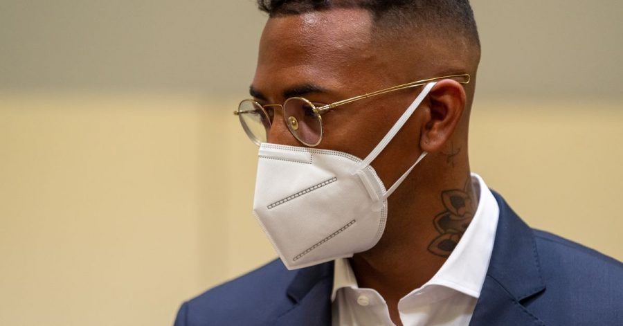 Der Fußball-Profi und ehemalige Nationalspieler Jérôme Boateng im Gerichtssaal.