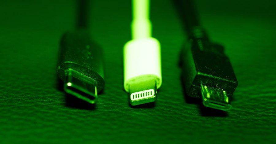 Die EU-Kommission legt nun einen Vorschlag für einheitliche Handy-Ladebuchse vor. Die Frage der Ladegeräte beschäftigt die EU-Institutionen seit mehr als einem Jahrzehnt.