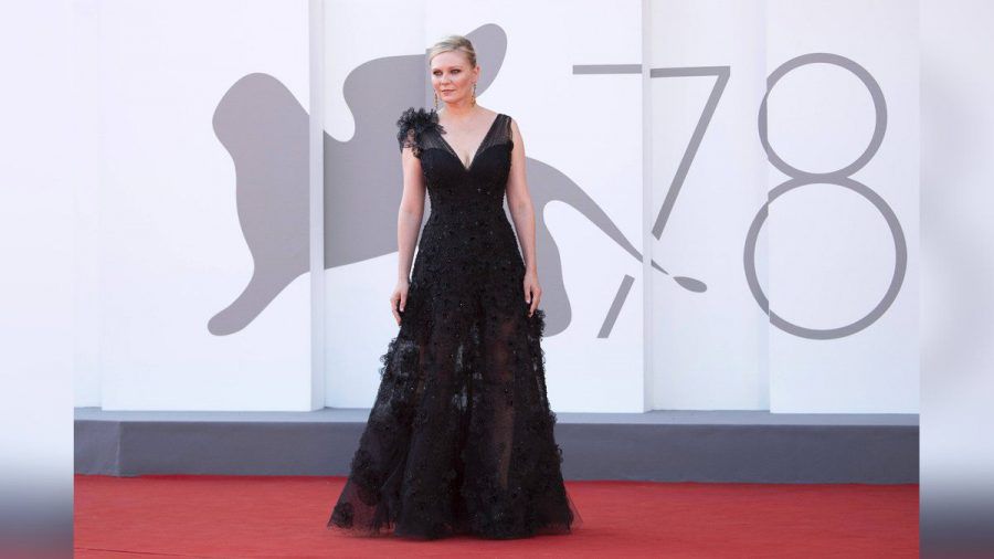 Kirsten Dunst im Gothic-Look bei den Filmfestspielen in Venedig. (dr/spot)