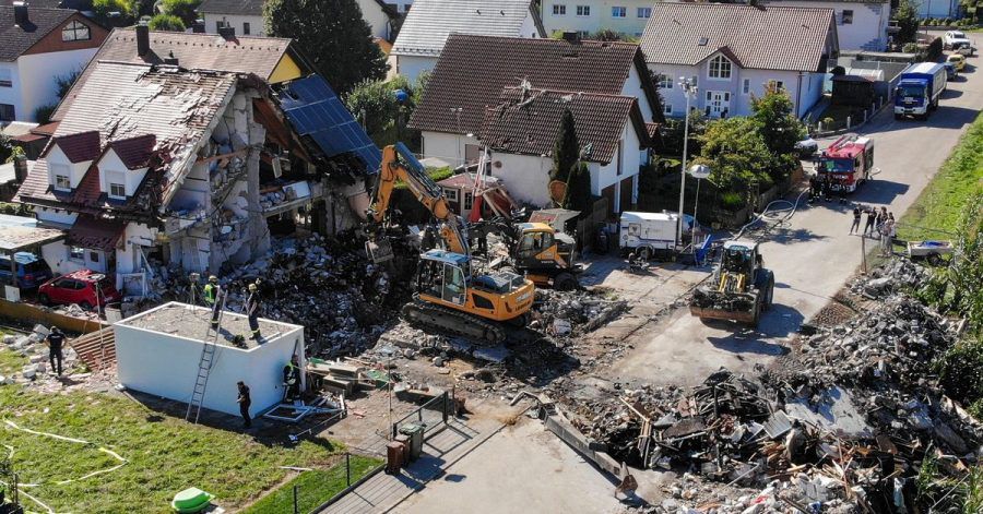Zwei Bagger und ein Radlader bei den Bergungsarbeiten in Rohrbach.
